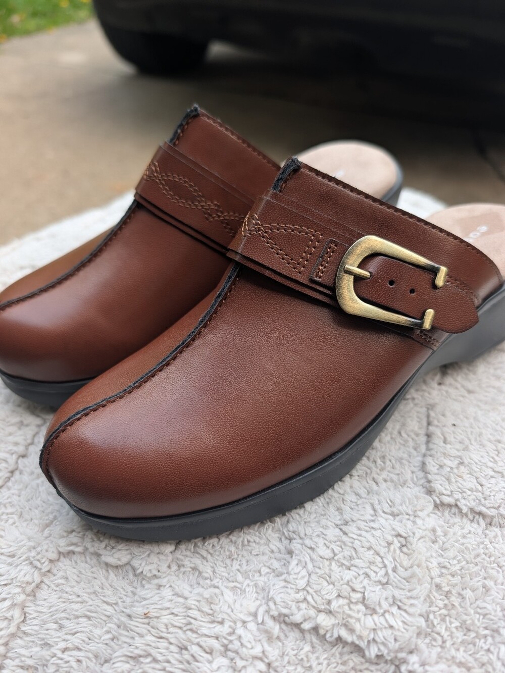 NWT Easy Spirit Brown Leather Mules Size 7M